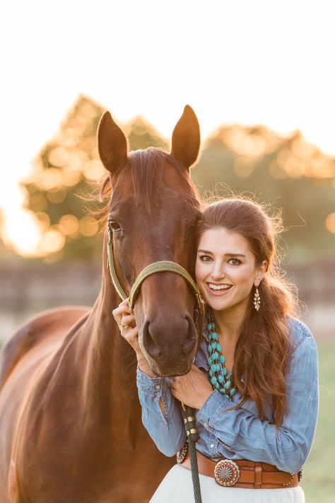 equine portrait session of Style Me Lauren by Elizabeth Hay Photography www.elizabethhayphotography.com Girl With Horse, Horse Photoshoot Ideas, Elizabeth Hay, Equine Photography Poses, Horse Senior Pictures, Horse Photography Poses, Foto Cowgirl, Pictures With Horses, Beautiful Horses Photography