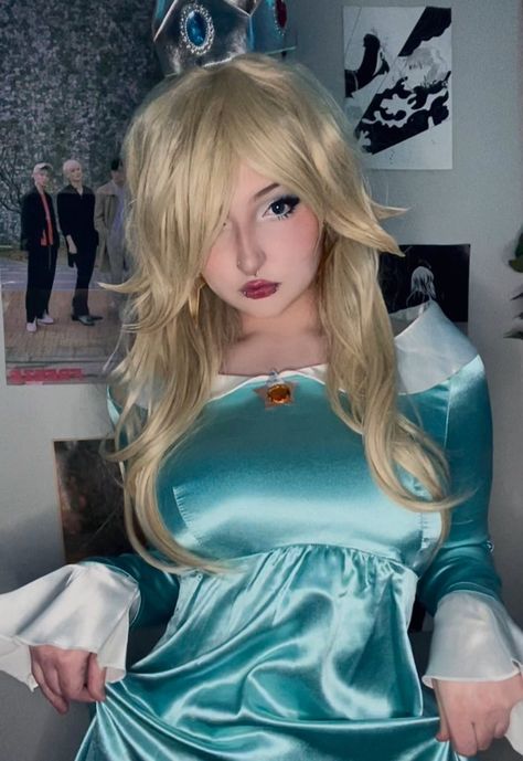 Rosalina Cosplay Makeup, Mario Characters Cosplay, Rosalina Mario Cosplay, Princess Rosalina Cosplay, Rosalina Inspired Outfit, Rosalina Mario Costume, Rosalina Costume Diy, Rosalina Halloween Costume, Rosalina Makeup