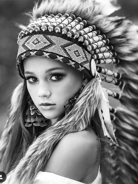 Indian Girl Tattoos, Native American Drawing, American Indian Girl, Native American Tattoos, Native Tattoos, Native American Headdress, Native Women, Native American Images, Native American Pictures