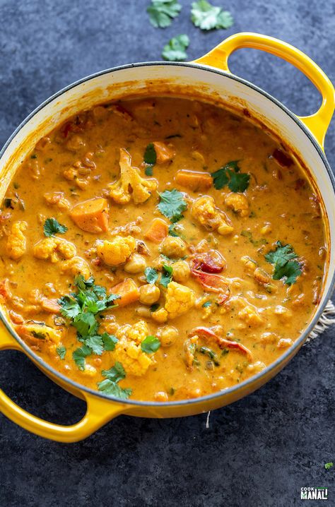 Meatless Curry Recipes, Vegan Curry Recipes Chickpeas, Vegan Vegetable Curry, Vegetarian Coconut Curry Recipes, Coconut Curry Soup Vegetarian, Slow Cooker Curry Vegetarian, Chickpea Curry Soup, Chickpea Curry Recipes, Coconut Curry Chickpeas