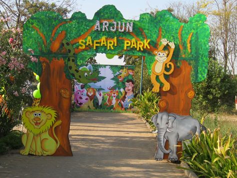 Gate Haldi Function Decoration, Selfie Board, Jungle Theme Decorations, Jungle Theme Cakes, Hearts Paper Crafts, Jungle Decorations, Gate Decoration, Jungle Theme Parties, Diy Crafts Bookmarks