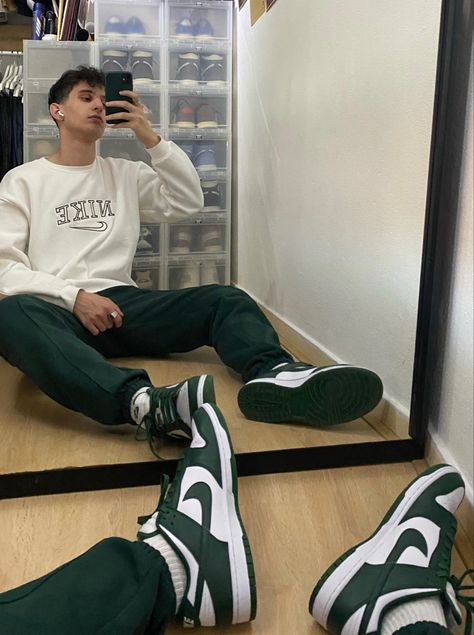 Vans Outfit Men Street Styles, Green Vans Outfit, Nike Dunk Style, White Sneakers Outfit Men, Nike Dunk Outfit, Nike Dunks Outfit, Vans Outfit Men, Anime Reaction, Dunk Outfit