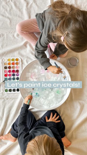 The Magic Playbook on Instagram: "Let’s paint ice crystals! ❄️ Just set out watercolor paints and a shallow bin full of ice cubes. If you want larger cubes, freeze water in muffin tins or plastic cups. To extend the activity, give your little ones salt or warm water to melt the cubes after they paint! To access 20+ activities just like this one for kids EVERY month, check the link in our bio to sign up today! #winteractivitiesforkids #watercolorpaints #paintingwithwatercolors #sensoryplay #ind Tactile Activities, Frozen Water, Winter Activities For Kids, Ice Crystals, Watercolor Paints, Muffin Tins, Plastic Cups, Indoor Activities, Ice Cubes