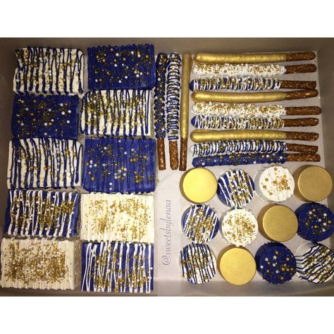 blue & gold theme chocolate covered oreos , pretzels & rice crispy treats . IG @sweetsbylenaa Navy Blue Rice Krispy Treats, Navy Blue And Gold Pretzels, Blue And Gold Rice Krispie Treats, Royal Blue Treat Table Ideas, Royal Blue Chocolate Covered Oreos, Royal Blue And Gold Treats, Royal Blue And Gold Dessert Table, Blue And Gold Treats, Blue And Gold Dessert Table