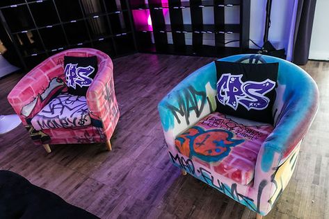 Glam Graffiti Bat Mizvah | Ali Weitzman Events Graffiti Glam Decor, Wall Mural Graffiti, Tattoo Shop Ideas Decor, Graffiti Home Decor, Centerpieces With Moss, Graffiti Chair, Graffiti Interior Design, Spray Paint Table, 90s Furniture