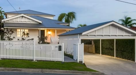 Side Garage Driveway Layout, Carport Ideas Australia, Carport Ideas Attached To House, Carport Extension, Gable Carport, Wrap Around Verandah, Deck Carport, Beach Holiday House, Car Port Ideas