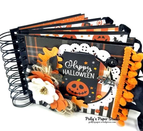 Halloween Photo Album, Halloween Mini Albums Tutorials, Halloween Happy Planner Layout, Graphic 45 Halloween, Halloween Junk Journal Covers, Halloween Gift Bags, Halloween Tutorial, Altered Books, Halloween Gifts