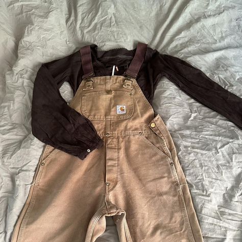 Xs carhartt overalls! So cute with just about... - Depop How To Style Carhartt Overalls, Womens Carhartt Overalls Outfits, Carhartt Overall, Carhartt Overalls, Overalls Outfit, Country Wear, Granola Girl, Cute Winter Outfits, Mood Pics