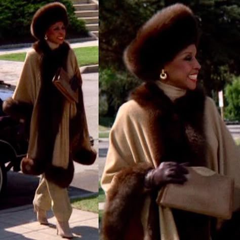 Dominique Deveraux Diahann Carroll, Nolan Miller Fashion, Fur Trimmed Cape, Dynasty Fashion, Dynasty Outfits, Diahann Carroll, Rich Auntie, Nolan Miller, Black Glamour