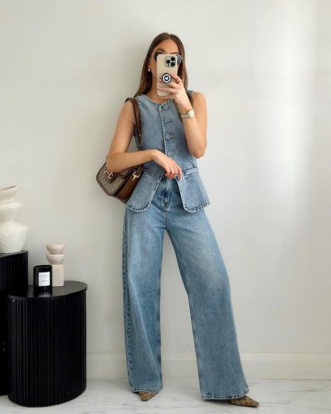 Stacie Elsmore (@missy_elz) • Instagram photos and videos Minimalist Outfits Casual, Trendy Outfits Modest, Light Denim Jeans Outfit, Business Casual Outfits Women, Comfort Outfits, Smart Casual Jeans, Semi Casual Outfit, Denim Set, Outfit Inspiration Women