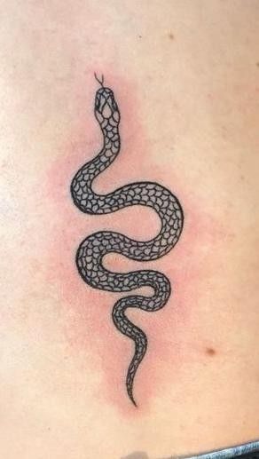 Tattoo Ideas Inspiration, Spine Tattoo Ideas, Basic Tattoos, Small Tats, Palm Tattoos, Bff Tattoos, Spine Tattoo, Classy Tattoos, Next Tattoo