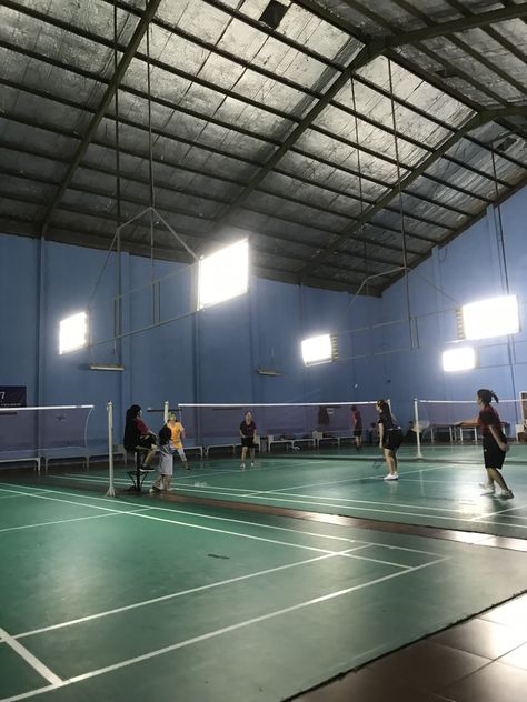 Badminton Aesthetic Boy, Badminton Court Aesthetic, Coca Cola Pictures, Badminton Pictures, Badminton Team, Court Pictures, Badminton Photos, Funny Quotes Tumblr, Badminton Court