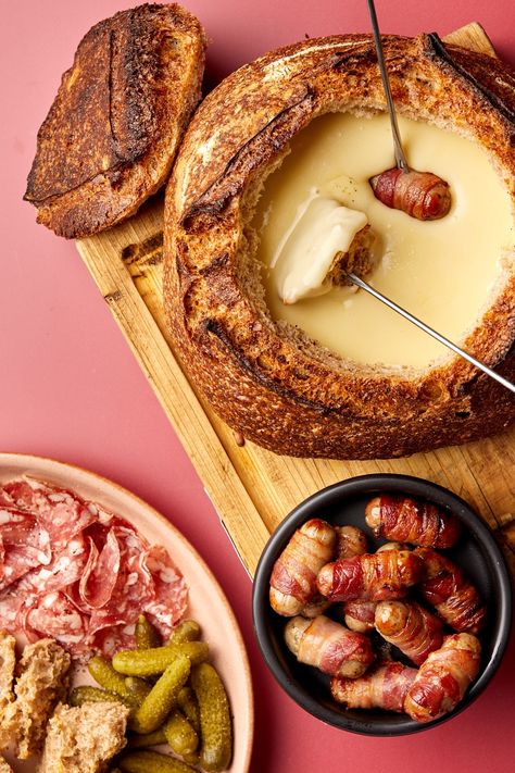 Want to try new British pigs in blankets recipes? This cheese fondue recipe is the ultimate Christmas sharer. If you want new cheese fondue dippers ideas, you need to try this cheese bread bowl with our pigs in blankets! The ultimate Christmas party food or Christmas cheeseboard idea. #pigsinblankets #christmasfood #cheesefondue #fondue #winterfood #cheese #sausages #raclette #christmasrecipe Fondue Dippers Ideas, Cheese Fondue Dippers Ideas, Cheese Bread Bowl, Fondue Dinner Party, Cheese Fondue Dippers, Christmas Leftovers Recipes, Fondue Dippers, Cheese Fondue Recipe, Black Treacle