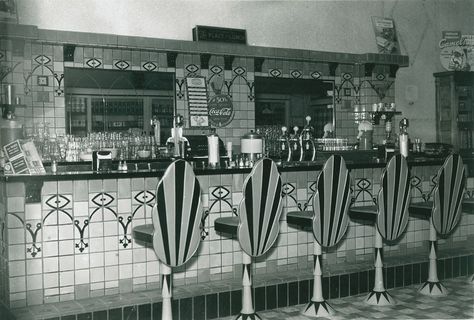 The first soda fountain patent was granted to Samuel Fahnestock in 1819. Learn about soda fountain manufacturers, the history, and soda fountains today. Old Fashioned Soda Fountain, Soda Fountain Machine, Soda Shop, Burger Places, Fountain Drink, Nugget Ice Maker, Portable Ice Maker, Fountain Design, Vintage Ice Cream