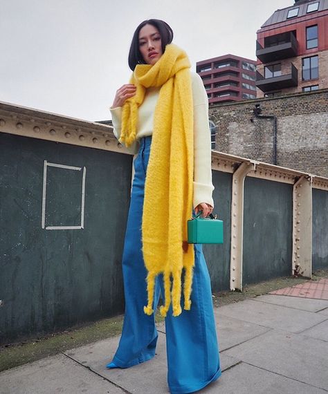 Tiffany Hsu (@handinfire) • Instagram photos and videos Tiffany Hsu, Minimalist Capsule Wardrobe, Wardrobe Basics, Curvy Fashion, Colorful Fashion, Daily Outfits, Look Fashion, Autumn Winter Fashion, Capsule Wardrobe