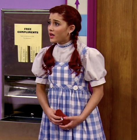 Nickelodeon Videos, Facebook Funny, Dorothy Gale, Pretty Babe, Cat Valentine, Video Credits, Beautiful Person, Wizard Of Oz, Social Platform