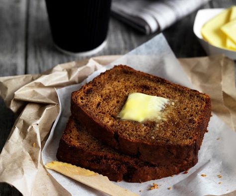 Use up those excess brown bananas with our moist cafe-style banana bread. Best served fresh but even better toasted and slathered with butter. Ginger Banana Bread, Mandarine Recipes, Banana Walnut Bread, Banana Bread Recipe Healthy, Roasted Walnuts, Healthy Banana Bread, Make Banana Bread, Best Banana Bread, Chocolate Banana Bread