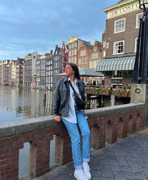 Amsterdam Spring Outfit Ideas, The Netherlands Outfit, Pictures In Amsterdam, Amsterdam Tulips Outfit, Amsterdam June Outfit, Amsterdam Ig Pics, Outfits For Amsterdam Spring, Netherlands Winter Outfit, Amsterdam Style Winter