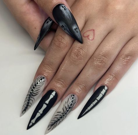 Halloween Ballerina Nails, Centipede Nail Art, Grunge Halloween Nails, Gothic Halloween Nails, Centipede Nails, Creepy Nail Designs, Halloween Stiletto Nails Design, Gothic Stiletto Nails, Edgy Halloween Nails