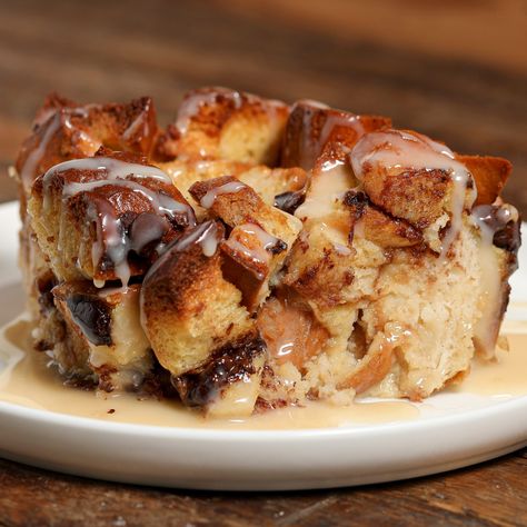 If you’re looking for a dessert that’s easy to make and sure to impress, you’ve come to the right place. Whether it’s a special occasion or you simply want to treat yourself and your loved ones, this Tres Leches Bread Pudding is a fantastic choice that will have everyone asking for seconds. Tres Leches Bread Pudding Recipes, Churro Bread Pudding, Special Occasion Recipes Dinner, Tres Leches Bread Pudding, Slow Cooker Bread Pudding, The Salty Cooker, Classic Birthday Cake, Carrot Cake Cheesecake Recipe, Pudding Bread