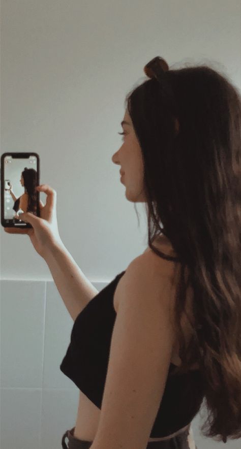 Side Profile Instagram Pictures, Side Profile Picture Ideas, Side Profile Mirror Selfie, Outfit Pics, Instagram Profile Pic, Mirror Photo, Creative Instagram Stories, Side Profile, Photo Story