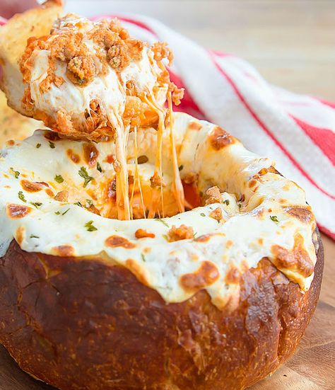 Lasagna Bread Bowl Dip - Kirbie's Cravings Lasagna Garlic Bread, Garlic Bread Bowl, Bread Bowl Dip, Bread Bowl Soup, Bread Bowl Recipe, Bread Bowl, Buffalo Chicken Dip, Bread Bowls, Easy Bread