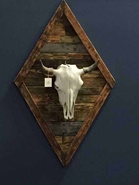 Bison Skull Decor, Skull Mount Ideas, European Mount Ideas, Deer Mount Decor, Skull Display, Euro Mount, Deer Mount Ideas, Deer Skull Mount, Deer Head Decor