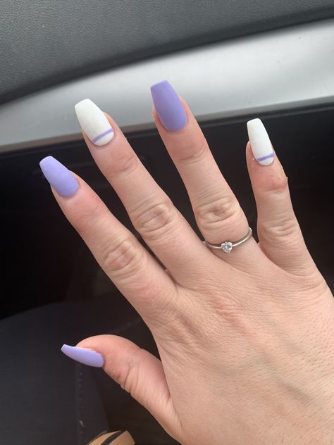 Lavender And White Nail Ideas, Lavender And White Gel Nails, Lavender Color Nail Designs, Blue Purple White Nails, Purple White Nails Designs, Nail Designs White And Purple, Violet And White Nails, Purple And White Nail Art, Lavender And White Nails With Design