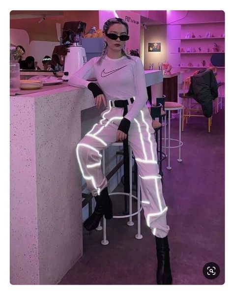 Neon Outfits Party, Neon Party Outfits, Rave Party Outfit, Cyberpunk Outfit, Light Up Clothes, Rave Fit, Techno Outfit, Rave Looks, Rave Fits