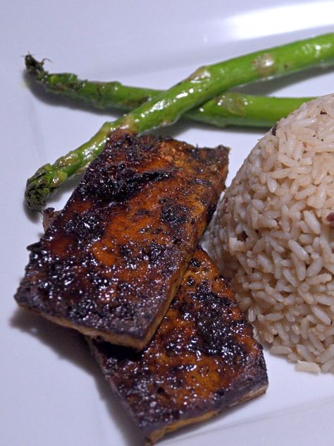 Deliciously seasoned Jamaican jerk best tofu recipe seasoned marinade with a maple glazing. You will absolutely love these for dinner. Jerk Tofu, Caribbean Vegan, Tofu Steaks, What Is Tofu, Best Tofu Recipes, Best Tofu, Maple Syrup Glaze, Tofu Steak, Jamaican Jerk Seasoning