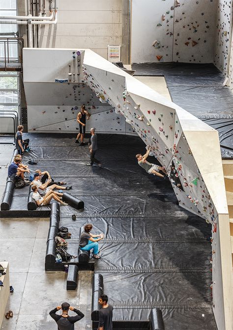 Boulder Climbing, Home Climbing Wall, Bouldering Gym, Playgrounds Architecture, Rock Climbing Gym, Bouldering Wall, Open Staircase, Rock Climbing Wall, Indoor Climbing