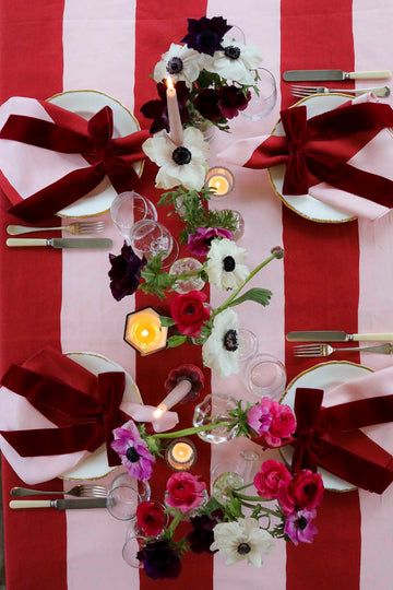 Striped Tablecloth Tablescape, Pink Red Christmas Table, Christmas Table Pink, Colorful Christmas Table Decor, Red And Pink Christmas Table, Pink And Red Tablescape, Red And Pink Table Setting, Pink And Red Table Setting, Red Christmas Table Settings