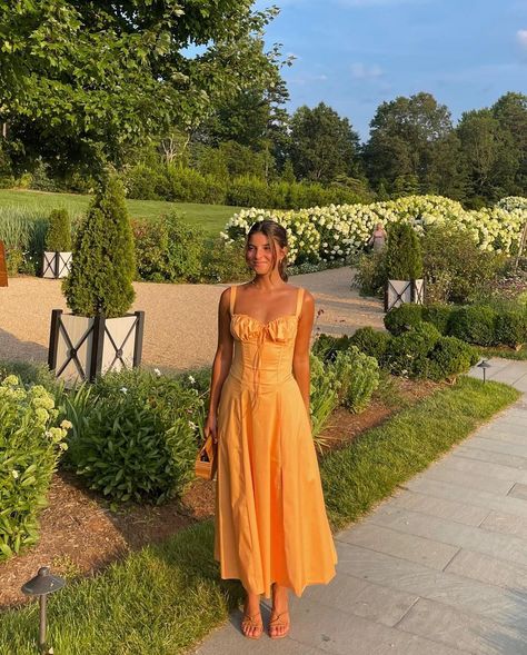 Viviane Audi | some favorite wedding guest / dressed-up looks ✨ #weddingguestdress #weddingguests #formaldresses #cocktaildresses | Instagram Grey Dress Outfit, Short Hair Outfits, Blue Dress Outfits, Sundress Outfit, Vestidos Retro, Orange Midi Dress, Summer Party Outfit, Brunch Dress, Outfit Wedding Guest