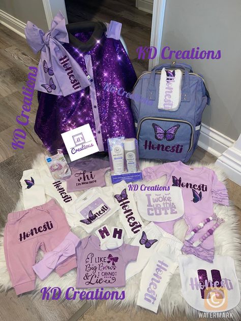 Custom Baby Items, Luxury Baby Clothes, Baby Shower Baskets, Newborn Mom, Purple Set, Custom Baby Clothes, Diy Baby Shower Gifts, Baby Gender Reveal Party, Baby Planning