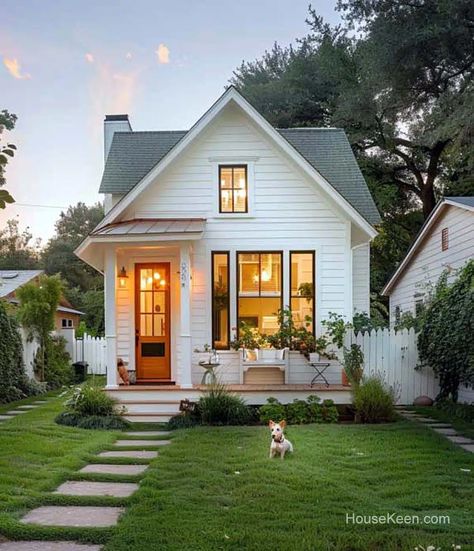 Small White Cottage Exterior, 1950s Bungalow Exterior, Small Cottage Exterior, Tiny House Design Small Cottages, Small Cottage Ideas, Quaint Farmhouse, Country House Exterior, American Cottage, Country Home Exterior