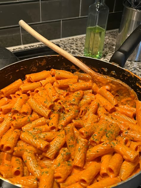 #gigihadidpasta #pasta #food #foodlover Tomato Pasta Aesthetic, Cooking Pasta Aesthetic, Pasta Pictures, Pasta Aesthetic, Yummy Pasta, Foods Ideas, Food Pasta, Nice Food, Pasta Food