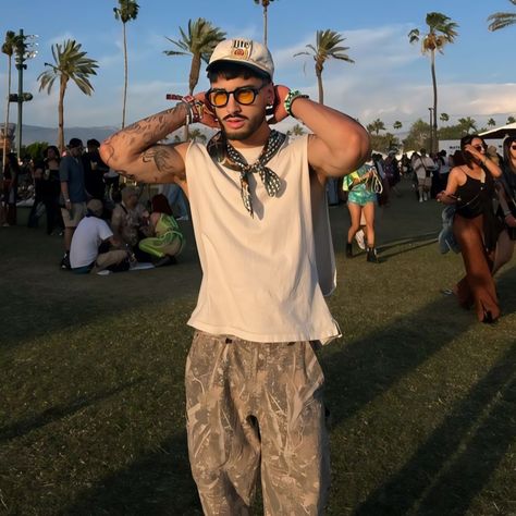 Music Festival Outfits For Men, Noah Beck Coachella, Guys Music Festival Outfits, Lalapalooza Outfits Men, Coachella Men Outfit Ideas, Male Music Festival Outfits, Men Rave Outfits Ideas, Masculine Festival Outfit, Men’s Festival Outfits Aus