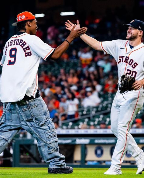 Jaygup dripping at the Astros game 😭🤘 The post Jaygup dripping at the Astros game 😭🤘 appeared first on Raw Chili. Astros Game, Carmelo Anthony, Anthony Edwards, Jayson Tatum, Houston Rockets, Nba Basketball, Lebron James, Mens Streetwear, Aesthetically Pleasing