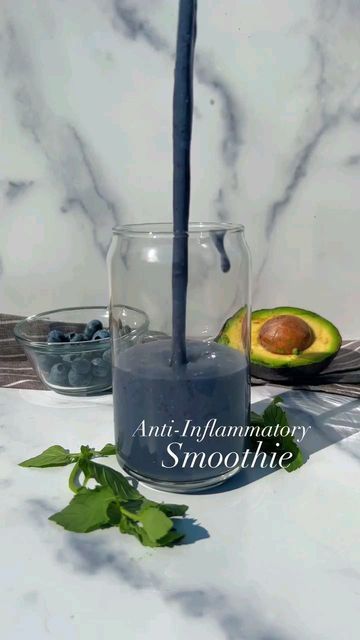 Home Remedies - Health Tips on Instagram: "This anti-inflammatory smoothie has got you back! By @meowmeix ❤. Follow HER for more amazing contents! Not only is the combo very nutritious , it’s also very delicious ♥️ What you need: 3/4 cup frozen wild blueberries or blueberries 1/2 banana 1/4 to 1/2 avocado 16 oz unsweetened almond milk 2 tbsp hemp seeds handful of spinach 1 serving vanilla collagen or protein powder add ice as needed #healthyeating #healthyfood #paleo #smoothie #fitfood #mealp Oatmeal Smoothie Recipes, Healing Recipes, Smoothie Challenge, Smoothie Diet Plans, Blueberries Smoothie, Vegan Smoothies, Wild Blueberries, Protein Drinks, Healthy Smoothie