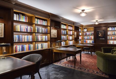 Heywood Hill, the Legendary London Bookshop Outfitting the World's Best Private Libraries - Architectural Digest Private Library Room, London Bookshop, London Library, Library Building, Library Interior, Private Library, Library Inspiration, Library Bookcase, Dream Library