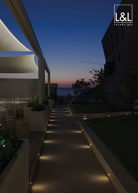 Path Lighting Ideas, Landscape Lighting Ideas, Italy Project, Garden Escape, Walkway Lighting, Outdoor Lighting Design, Photography Italy, Landscape Lighting Design, Architectural Lighting Design