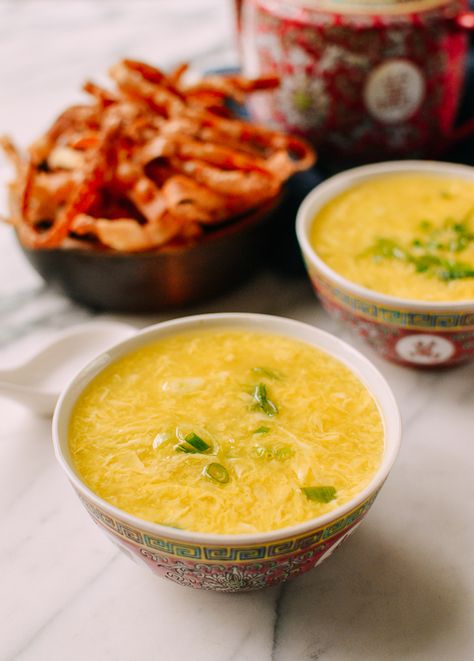 This easy egg drop soup recipe will taste just like your favorite Chinese restaurant's version (maybe a little better!), and it takes just 15 mins to make! Source: thewoksoflife.com Homemade Egg Drop Soup, Egg Drop Soup Recipe, Canh Chua, Wok Of Life, Woks Of Life, The Woks Of Life, Homemade Chicken Stock, Cup Of Soup, Breakfast Low Carb