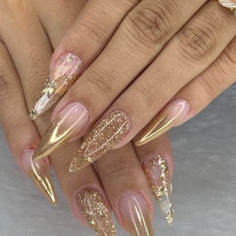 Golden Nails Designs, Gold Acrylic Nails, Golden Nails, Nails Design With Rhinestones, Stiletto Nails Designs, Fall Acrylic Nails, Coffin Shape Nails, Sparkle Nails, Bling Acrylic Nails