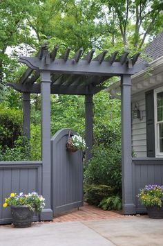 Pergola/Garden Entrance - Smashing! || A beautiful point of entry to the backyard sets the stage for what lies beyond the gate...anticipation! Garden Gate Trellis Entrance, Arbor With Gate Entrance, Garden Entry Gate, Side Gate Ideas, Front Yard Gate, Tor Design, Garden Gate Design, Side Gates, Double Gate