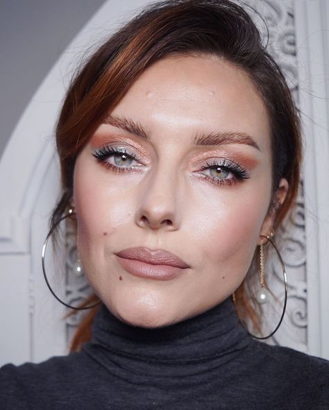 Instagram Makeup Looks, Katie Jane Hughes, Makeup Tips Eyeshadow, Shimmery Eyeshadow, Holiday Makeup Looks, Eyeshadow For Brown Eyes, Highlighter And Bronzer, Simple Makeup Looks, Hooded Eye Makeup