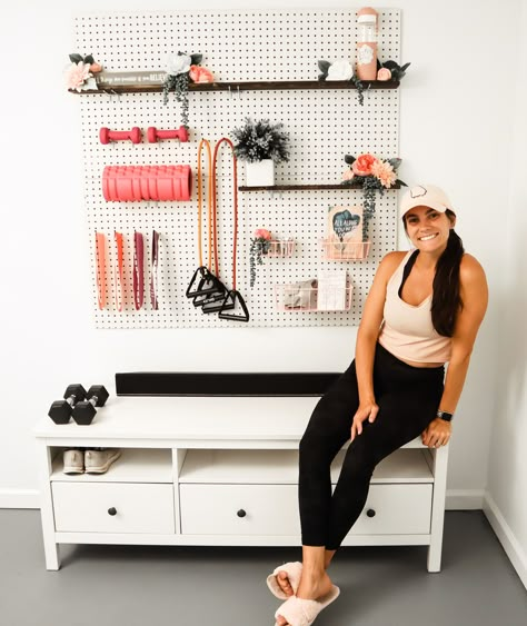 Small Home Gyms, Home Gym Organization, Home Workout Space, Home Gym Storage, Gym Storage, Small Home Gym, Chill Out, Mini Gym, Workout Room Home