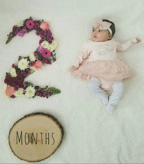 Gracie's 2 months old today! 💐 Monthly Pictures Baby, 1 Month Baby Milestones, Monthly Photoshoot, 1 Month Baby, Baby Boy Newborn Photography, Baby Milestones Pictures, One Month Baby, Baby Backdrop, Monthly Baby Pictures