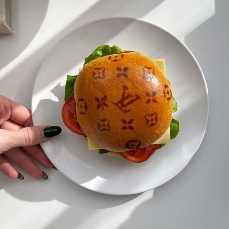 Tuesdays call for luxury burgers! #food #foodanddrink #luxuryburgers #luxury #foodie #aestheticfood Hamburger Dinner, Burger Branding, The Blonde Salad, Dinner Is Served, Food Poster, Aesthetic Food, Fashion Photography, Food And Drink, Instagram Profile