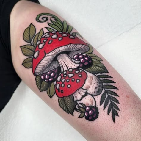 Alice Burke on Instagram: "Some mushies for the back of @steffdavies arm this morning! I LOVE tattooing mushrooms, and don't forget, my books are opening on the 5th of March! **hint hint** 👀 Done @highwater_gallery Spnsd by @butterluxe_uk Using #ghostcartridges" Mushroom Tattoo, Neotraditional Tattoo, Girl Arm Tattoos, Mushroom Tattoos, Spooky Tattoos, Tatuaje A Color, Botanical Tattoo, Tattoo Style Drawings, Baby Tattoos