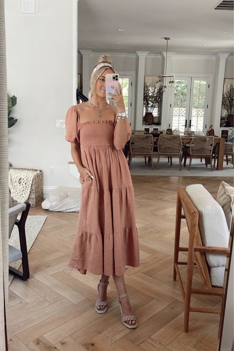 Flowy Dress Casual Midi, Flowy Neutral Dress, Light Flowy Outfits, Neutral Dress Outfit, Flowy Dress Outfit, Southern Belle Outfit, Flowy Fall Dresses, Midi Flowy Dress, Morocco Holiday